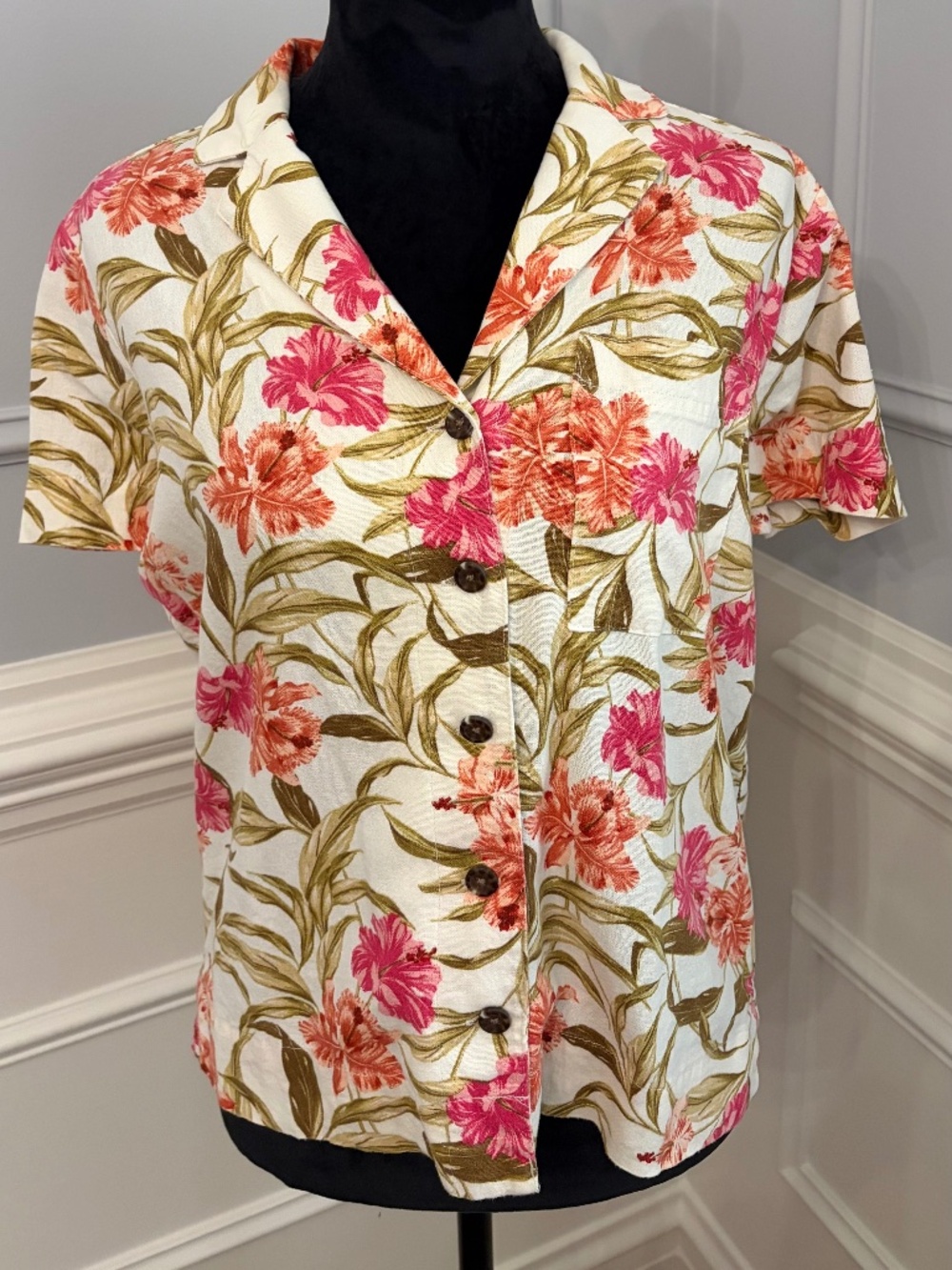 Kensie jeans shirt size small. Pink, orange beige and green.